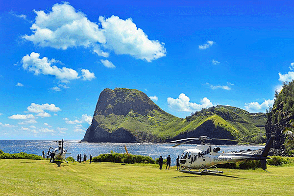 Air Maui West Maui & Molokai with Ocean Front Landing (75 Min) 1