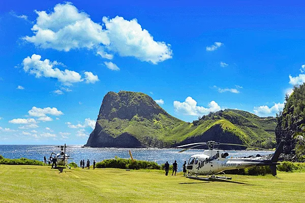 Air Maui West Maui & Molokai with Ocean Front Landing (75 Min)